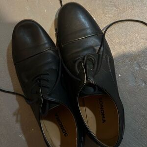 Black dress shoes